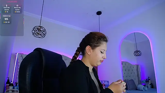 Charlotte Jones   online show from January 15, 2026, 11:13 am