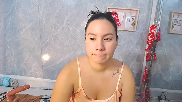 Mia  reys online show from February 21, 2026, 12:29 pm