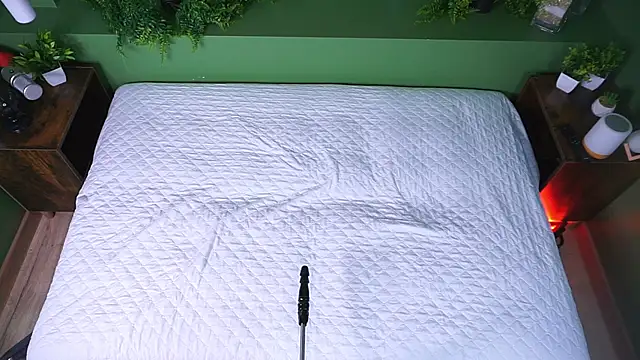 Snapshot of RaquelLust chatting on March 23, 2025, 4:27 am RaquelLust online show from March 23, 2025, 4:27 am