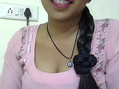 momo lov online show from October 18, 2025, 5:20 am