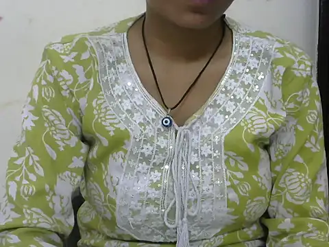 momo lov online show from October 4, 2025, 4:36 am