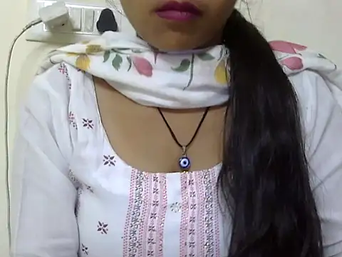 momo lov online show from October 10, 2025, 4:46 am