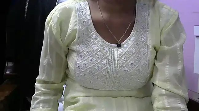 momo lov online show from February 12, 2025, 11:18 am