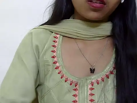 momo lov online show from March 18, 2025, 8:17 am