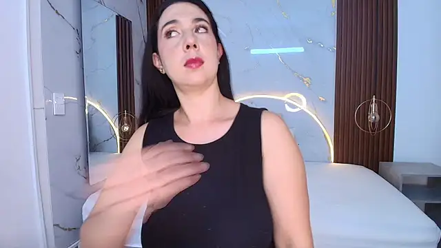 dahianthompson online show from February 25, 2025, 10:09 pm