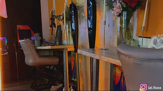 izi-fox online show from November 22, 2025, 4:06 pm