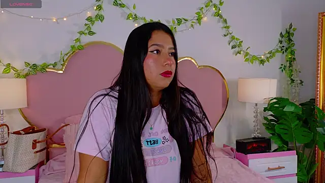 EmmaCrush online show from November 28, 2025, 9:48 pm