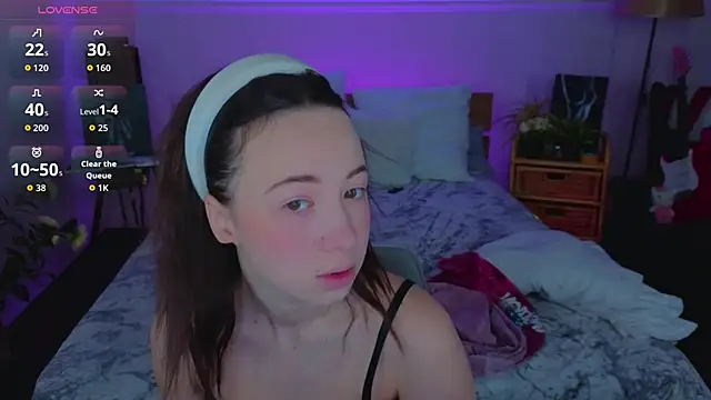 Hayle Hill online show from March 6, 2026, 1:44 am