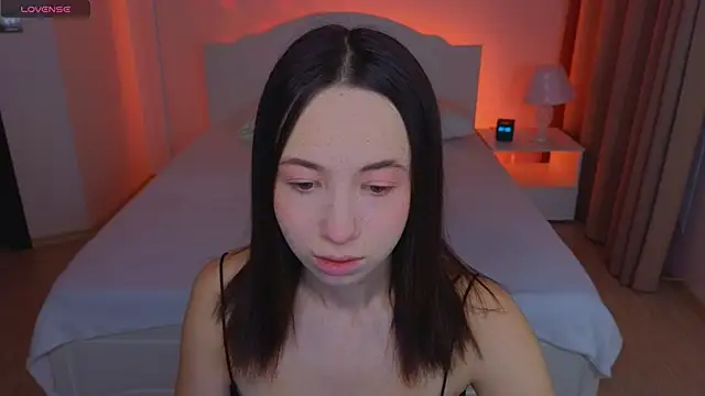 Hayle Hill online show from November 24, 2025, 2:00 am