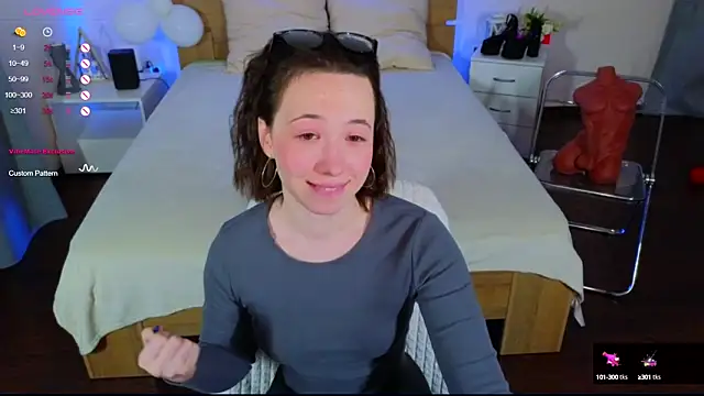 Hayle Hill online show from March 8, 2025, 8:22 am