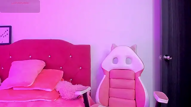 Snapshot of LucianaTomson chatting on February 12, 2026, 9:47 pm LucianaTomson online show from February 12, 2026, 9:47 pm