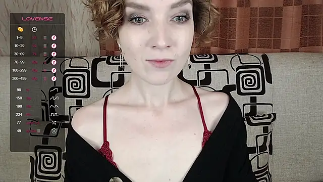 TinaWince online show from October 31, 2025, 4:31 am