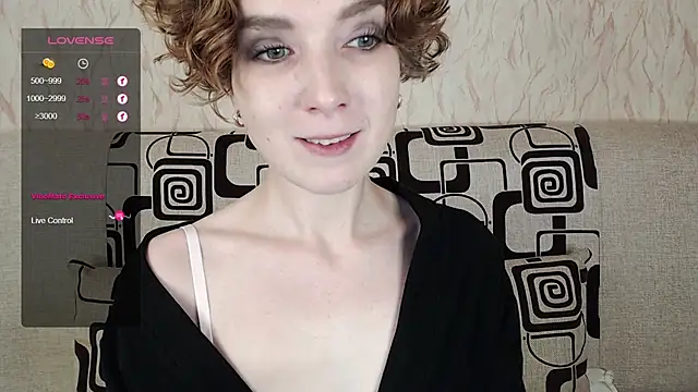 TinaWince online show from October 12, 2025, 4:47 am