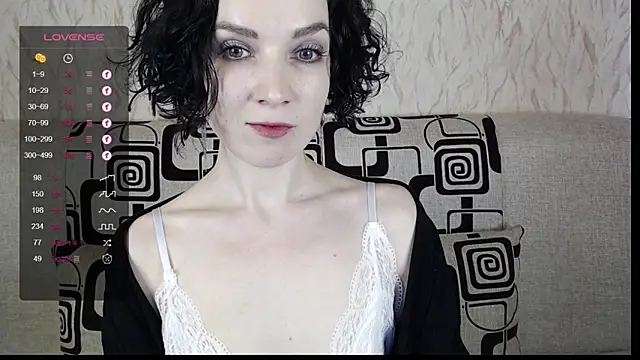 TinaWince online show from February 19, 2025, 8:55 am