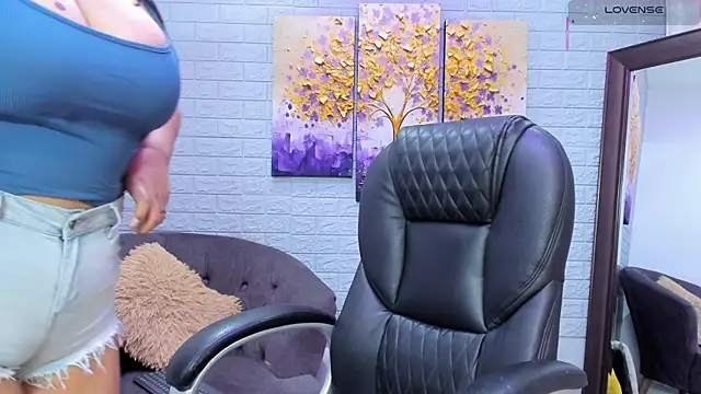  alaiasmile  online show from September 30, 2025, 7:20 pm