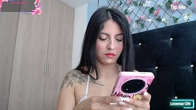 evatits 1 online show from December 4, 2025, 12:26 pm