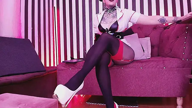 hanna connorr online show from October 12, 2025, 6:53 pm