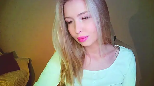 mia raspberrie online show from August 3, 2026, 12:30 am