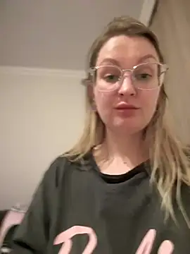 Teya moon  online show from March 19, 2025, 10:09 pm