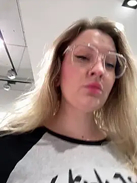 Teya moon  online show from September 27, 2025, 12:55 pm