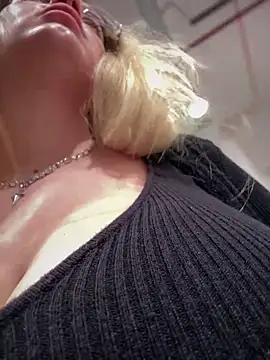 Teya moon  online show from February 27, 2025, 11:28 am