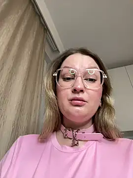 Teya moon  online show from February 23, 2026, 4:29 pm