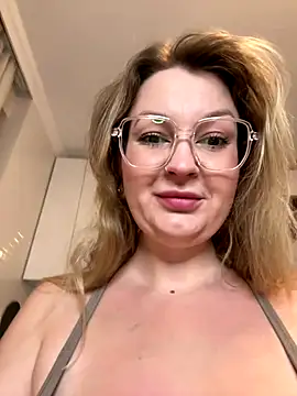 Teya moon  online show from September 19, 2025, 5:17 pm