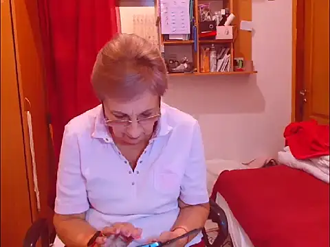 Snapshot of Victoria5643 chatting on October 27, 2025, 6:42 pm Victoria5643 online show from October 27, 2025, 6:42 pm