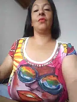 Snapshot of Catalina_JH chatting on January 28, 2025, 12:22 pm Catalina JH online show from January 28, 2025, 12:22 pm