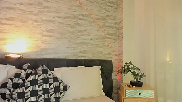 Anneth  M online show from September 18, 2025, 7:39 pm