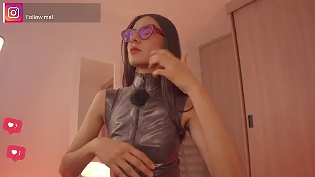 Snapshot of DanyNova_Co chatting on February 9, 2026, 9:13 pm DanyNova Co online show from February 9, 2026, 9:13 pm