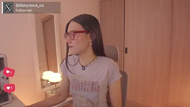 Snapshot of DanyNova_Co chatting on February 4, 2026, 8:04 pm DanyNova Co online show from February 4, 2026, 8:04 pm