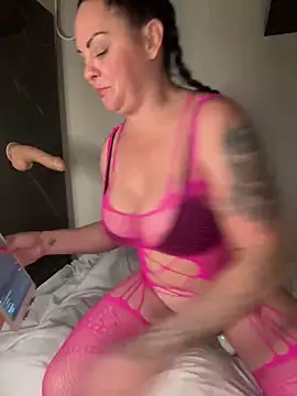 Snapshot of IvyWylde chatting on December 18, 2024, 10:46 pm IvyWylde online show from December 18, 2024, 10:46 pm