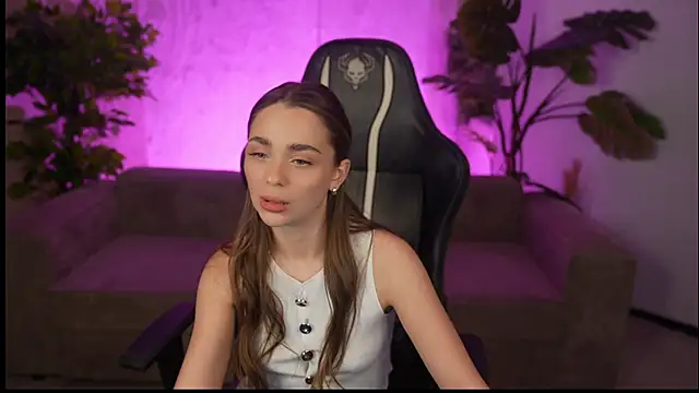 Snapshot of Lana_Pulse chatting on April 4, 2026, 10:27 pm Lana Pulse online show from April 4, 2026, 10:27 pm