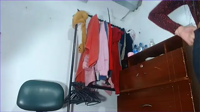 Snapshot of hairy_pussywet chatting on January 6, 2026, 5:22 am hairy pussywet online show from January 6, 2026, 5:22 am