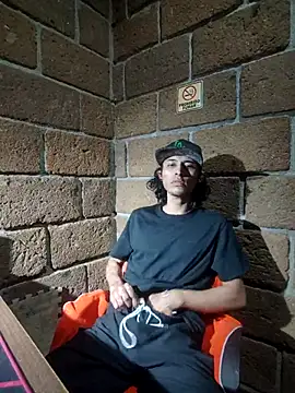 Pitudo20cmm online show from November 18, 2025, 5:33 am