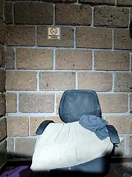 Pitudo20cmm online show from November 21, 2025, 6:12 am