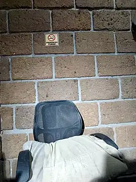 Pitudo20cmm online show from November 20, 2025, 7:42 am