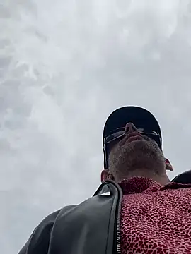 hailzeffn online show from April 12, 2026, 9:51 pm