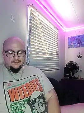 Snapshot of Spunonymous chatting on February 19, 2025, 12:55 pm Spunonymous online show from February 19, 2025, 12:55 pm