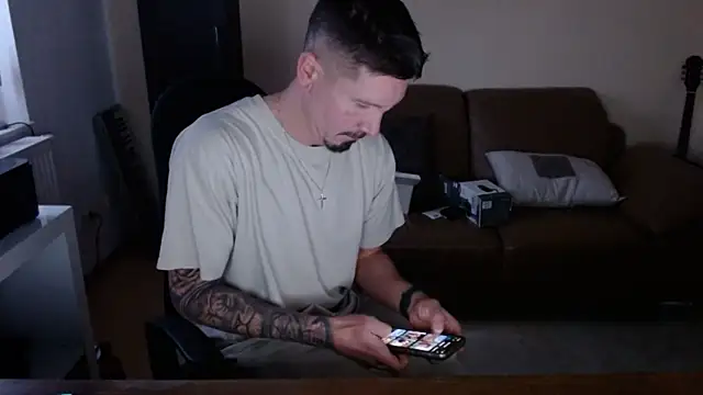 Snapshot of heisserbengel chatting on November 23, 2025, 2:49 pm heisserbengel online show from November 23, 2025, 2:49 pm