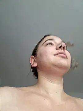 Snapshot of LunaGrey21 chatting on October 11, 2025, 2:29 pm LunaGrey21 online show from October 11, 2025, 2:29 pm