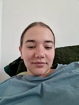 Snapshot of LunaGrey21 chatting on October 19, 2025, 12:08 pm LunaGrey21 online show from October 19, 2025, 12:08 pm