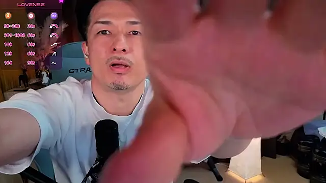 HARU-outdoor-x online show from December 15, 2025, 2:12 pm