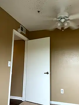 christian0009 online show from December 18, 2025, 4:44 pm