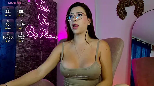 Snapshot of Skarlet219 chatting on February 11, 2026, 9:03 pm Skarlet219 online show from February 11, 2026, 9:03 pm