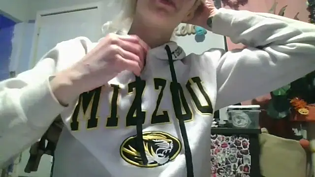 watermellonpussy online show from February 24, 2026, 5:52 am