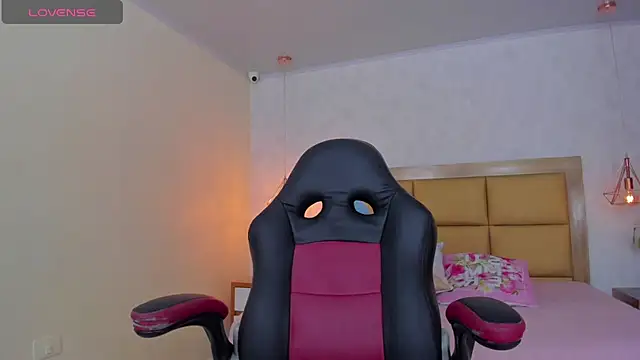 LARSONMIA online show from March 11, 2025, 12:28 pm