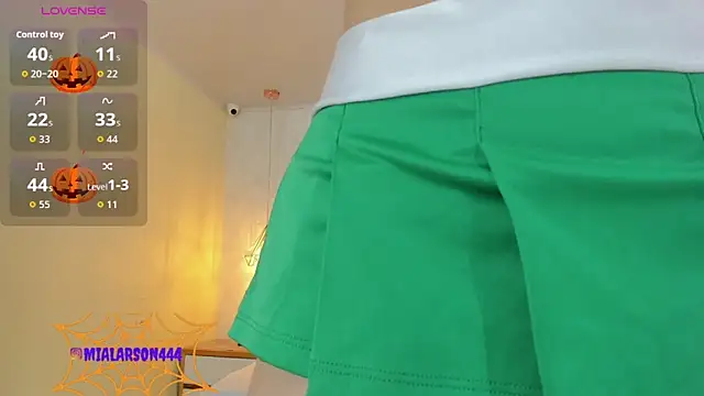 LARSONMIA online show from October 24, 2025, 12:26 pm