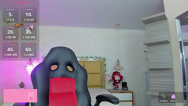 Snapshot of LARSONMIA chatting on February 3, 2026, 12:32 pm LARSONMIA online show from February 3, 2026, 12:32 pm